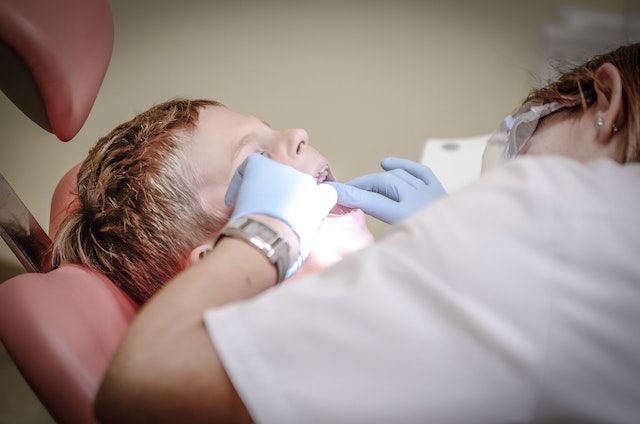 Prosedur Pemasangan Gigi Palsu Permanen dan Biayanya